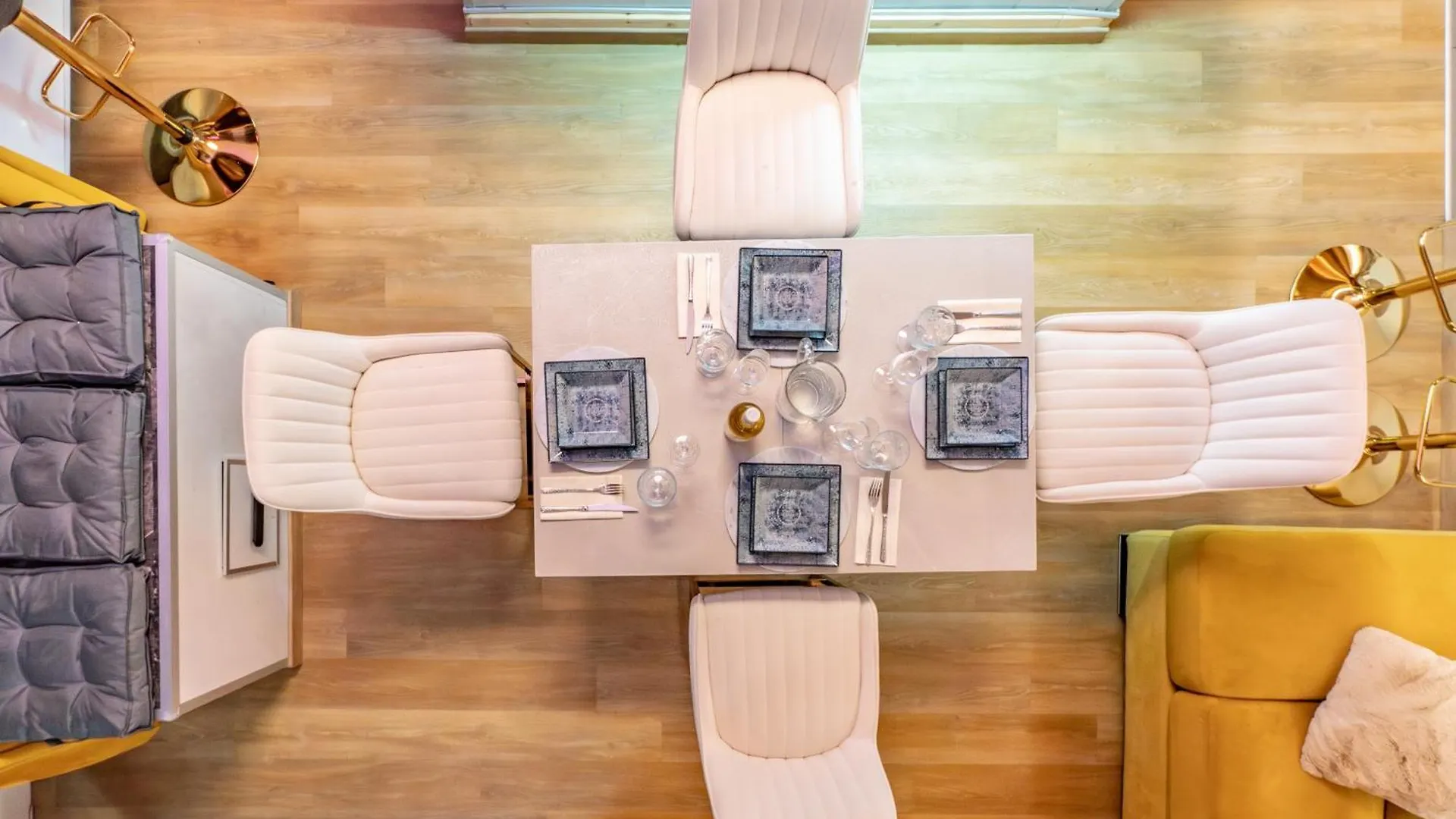 Luxe & Central Haven - Jacuzzi, Sauna, Steam, Private Parking Como
