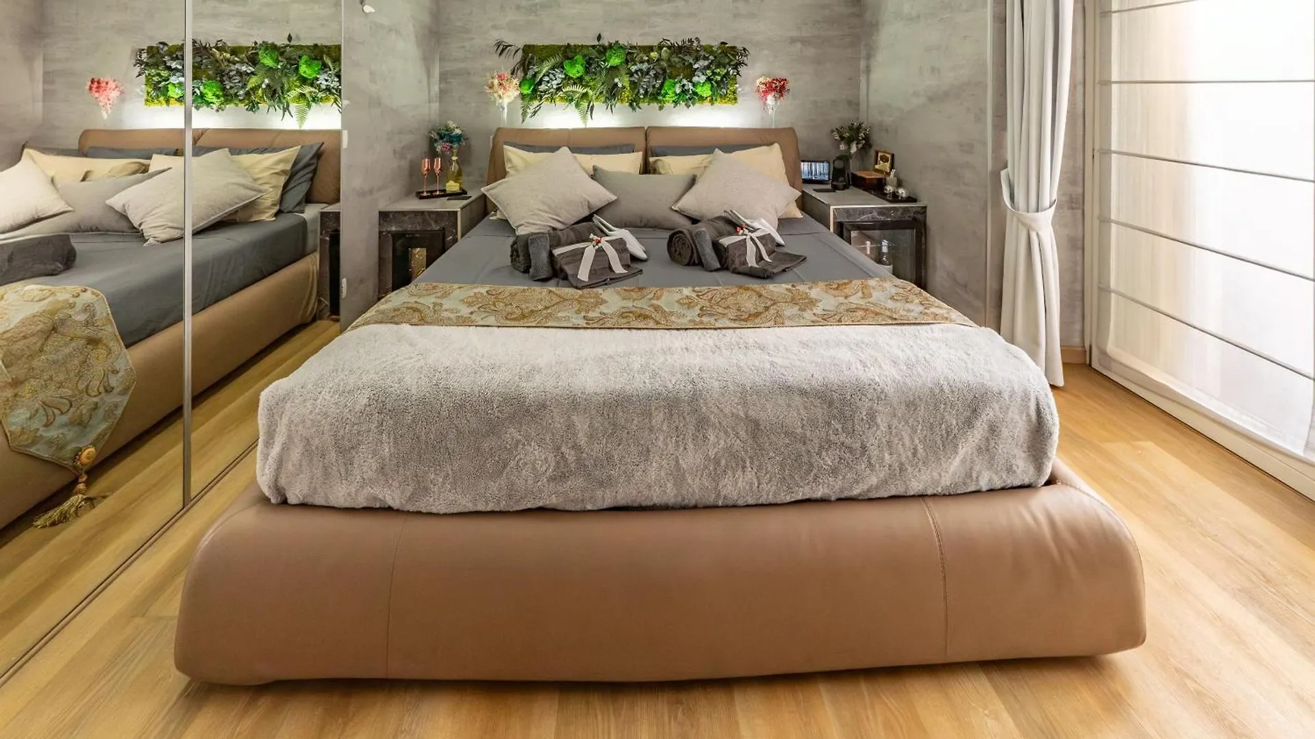 Luxe & Central Haven - Jacuzzi, Sauna, Steam, Private Parking Como Apartment